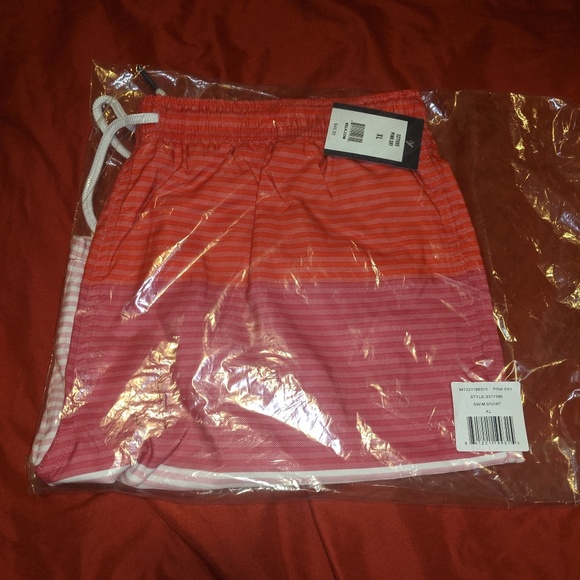 Crown & Ivy Printed Swimming Trunks with Pockets - Picture 3 of 4